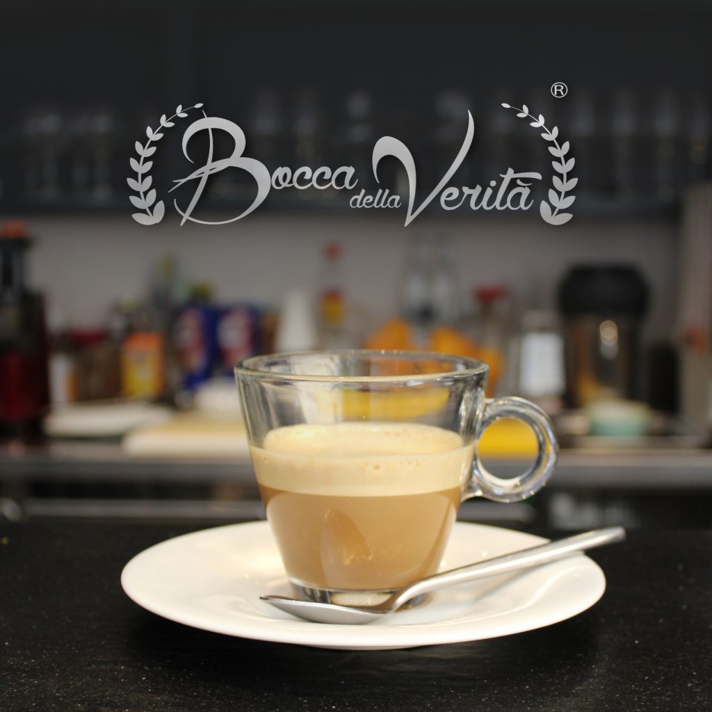 Verre à café au ginseng dans notre cafétéria Bocca della Verità Le café